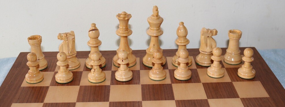 Vintage Chess Set - Cavalier Chess - Staunton Design - Wood w/ Board & Box