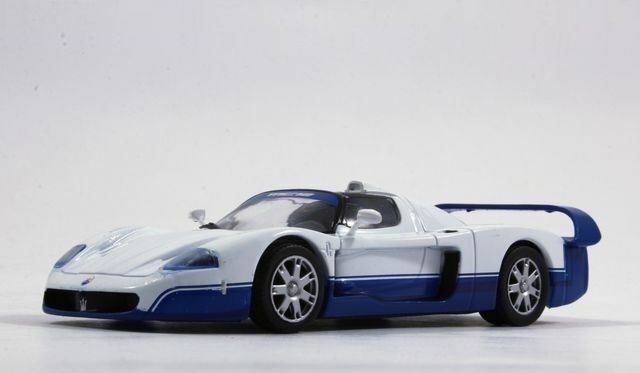 Altaya 1:43 Maserati MC12 series 