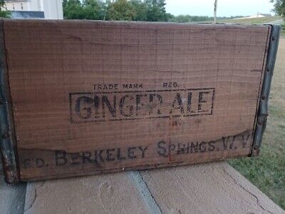 Vintage Berkeley Club Ginger Ale Wood Crate Berkely Springs WV  16x 10 X8.5 Soda