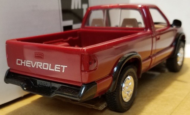 AMT ERTL 1995 Chevrolet S-10 4X4 1:25 Promo Cherry Red Metallic