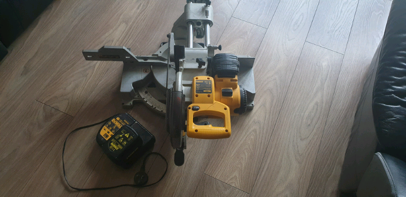 Dewalt battery chop saw | in Odiham, Hampshire | Gumtree