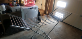 Heated clothes airer 