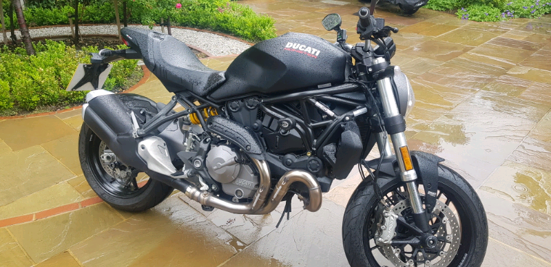 ducati monster 820