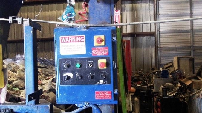 (1995) 200 HP Harris Gorilla 200T 12” / 9” cylinder Two Ram Non-Ferrous Baler