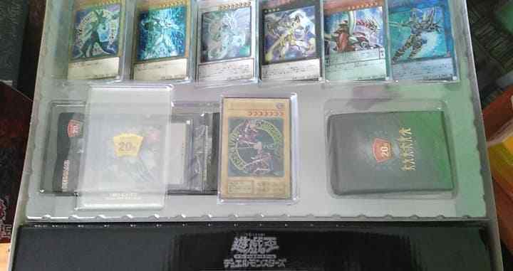 YU-GI-OH OCG Duel Monsters 20th Anniversary Duelist Box Set YU-GI-OH OCG Duel Monsters 20th Anniversary Duelist Box Set