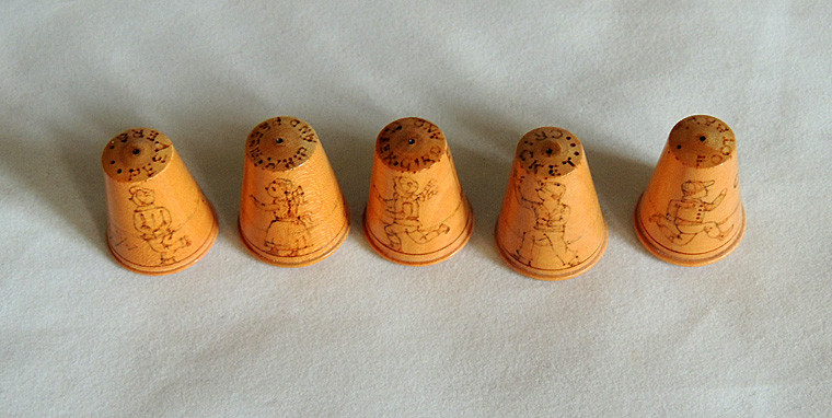 5 Wooden Thimbles.. Pyrography Scottish Children Games.. Vintage Handmade