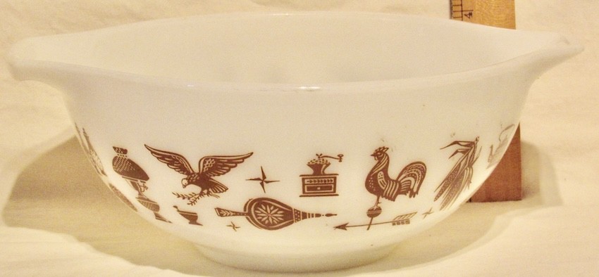 VINTAGE PYREX EARLY AMERICAN MIXING BOWL #443 - 2 1/2 QT