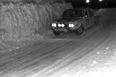 Peter Hommel and Gunter Bork Wartburg 353 1973 Rally Car Old Photo 3