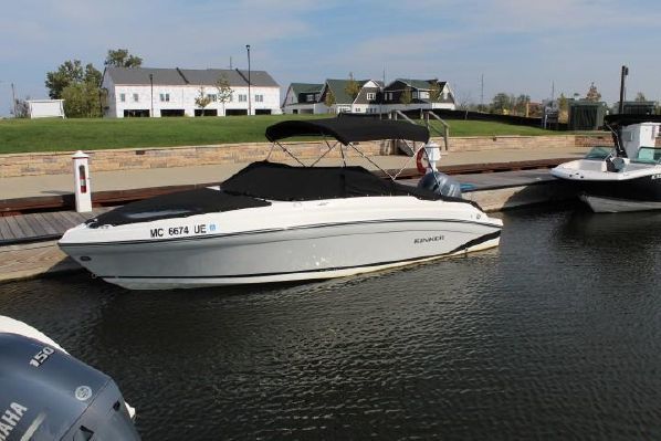 23' Rinker Q3