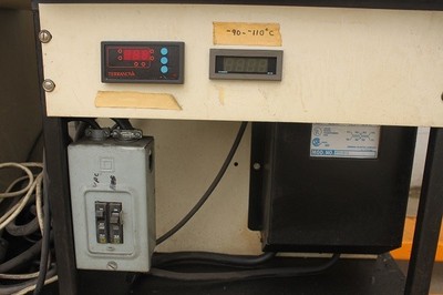 Leybold UL100 Plus Leak Detector Unit W/ Polycold PFC-100 HYVAC 200 Omega