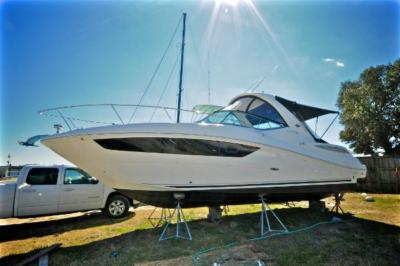 Like new 2014 Sea Ray Sundancer 330 with warranty and 2015+ styling