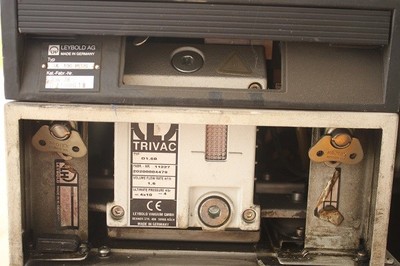 Leybold UL100 Plus Leak Detector Unit W/ Polycold PFC-100 HYVAC 200 Omega