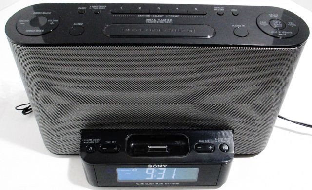 Sony Dream Machine (ICF-CS10iP) AM/FM/iPod/iPhone Clock Radio with Remote