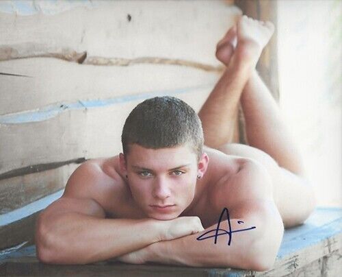 GAY INT SHIRTLESS MODEL AIDEN SIGNATURE 8X10