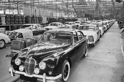 New Jaguar cars coming off the production line 1962 OLD PHOTO 8