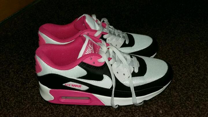 ladies nike air max trainers size 6 ladies nike air max trainers size 6