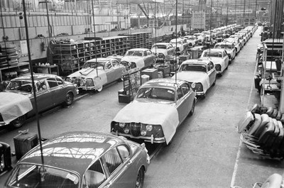 New Jaguar cars coming off the production line 1962 OLD PHOTO 9