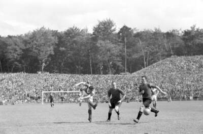 DM final round - Kickers Offenbach - Rot-Weiss Essen 1:3 - A game - 1955 Photo 3