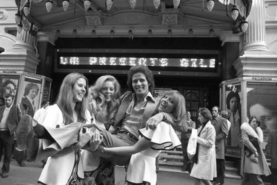 Gilbert Osullivan Gets A Lift Vonni Barnes Veronica France Denny F- 1973 Photo