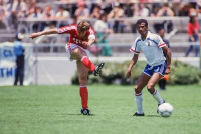Anatoliy Demyanenko Of Soviet Union & Jean Tigana France 1986 FOOTBALL PHOTO 2