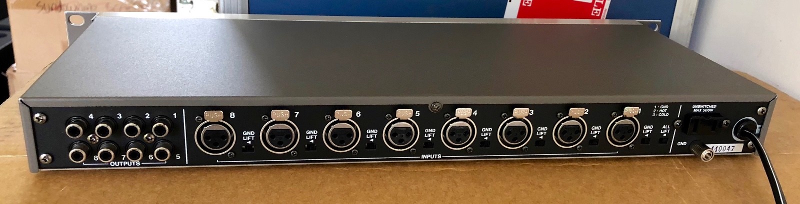 Tascam LA-81 Balanced to Unbalanced Line Converter