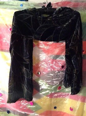 Women's Geometric Scarves and Wraps