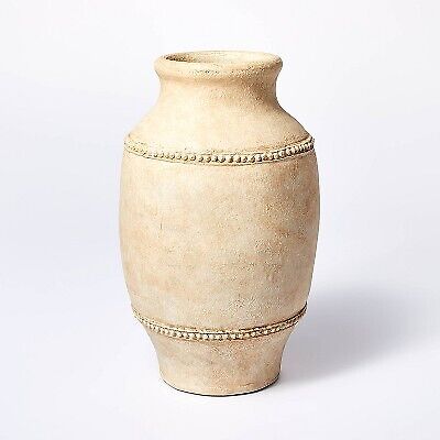 Маленькая терракотовая ваза - Порог, разработанный Studio McGee