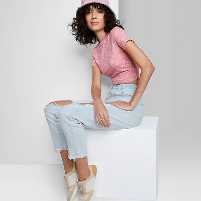 

Женские джинсы Mom с очень высокой посадкой и эффектом потертости - Wild Fable Light Wash