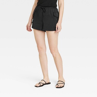 

Атласные шорты карго со средней посадкой для женщин - A New Day Black, Черный