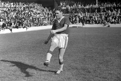 STUNNING 12x8 PHOTO EVERTON 1959 BOBBY COLLINS (EV-167)