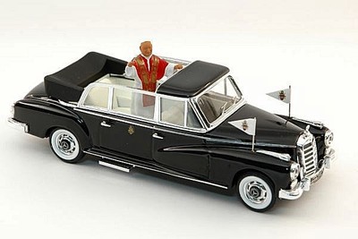 Mercedes Benz 300D Papa Giovanni XXIII 1:43 Model RIO4100P RIO
