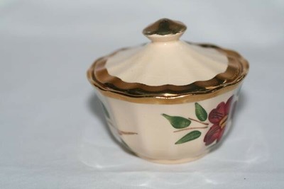 Vintage WADE ENGLAND Hand Painted Creamer & Covered Sugar #425