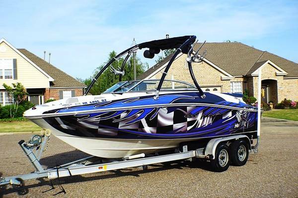 2011 Sea Ray 195 Sport Vinyl Wrapped 4.3L Mercruiser 220hp