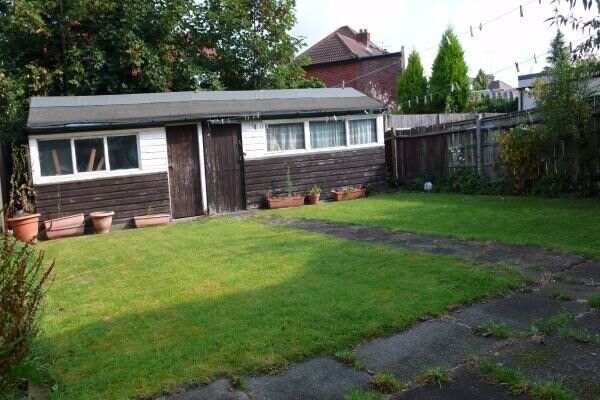 LUXURY THREE DOUBLE BED FLAT WITH GARDEN. CALL THE OFFICE NOW FOR VIEWINGS 