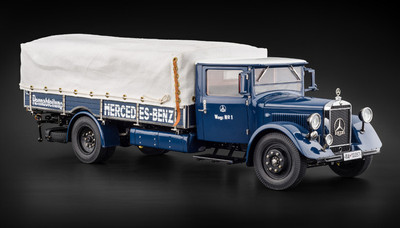 Mercedes-Benz Racing Car Transporter Truck LO 2750 in 1:18 by CMC M-144