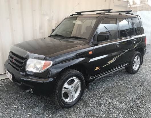 Mitsubishi pajero io 2001