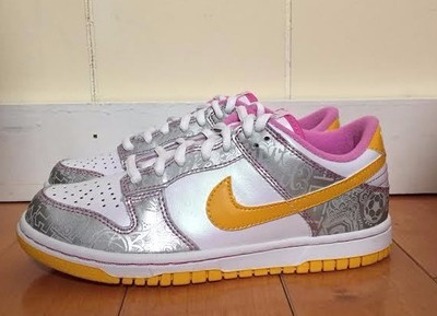 white and gold dunks