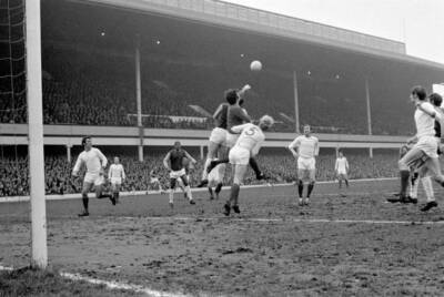 Manchester Uniteds Defence Of David Sadler, Ian Ure, Paddy Cre- 1970 Old Photo