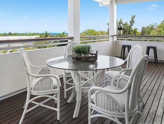 Hamptons Style Patio Dining Set white wicker | Outdoor Dining Furniture