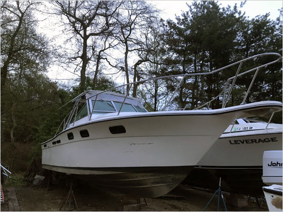 TIARA 27' 1985 - YS180049 - INSURANCE SALVAGE