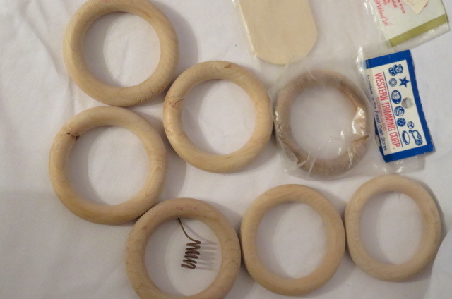 Wooden Round Rings,Miniature Bird Houses,Keg Holder, New for Crafts Lot of 17