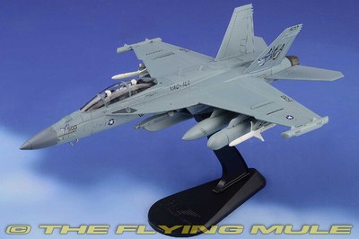Hobby Master 1:72 EA-18G Growler USN VAQ-142 Gray Wolves AJ500 w/Next