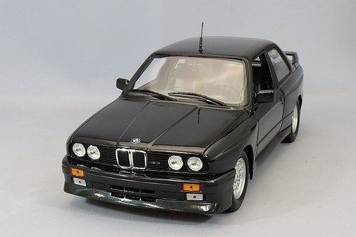 Minichamps 180020306 1/18 BMW M3 E30 1987 BLACK METALLIC