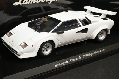 1:18 KYOSHO K08327W Lamborghini Countach LP5000QV White model cars