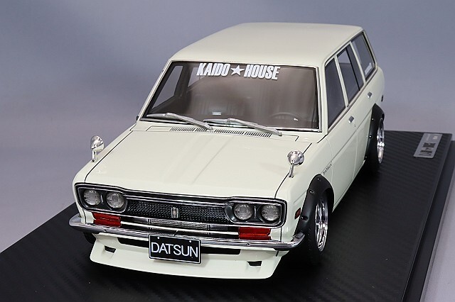 【新品未使用】1/18 Datsun Bluebird White/Blue Ignition Model 1:18 Datsun Bluebird (510) #85 in White