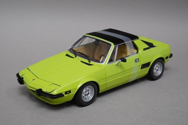 MINICHAMPS FIAT X1/9 1974 グリーン 1:18 MINICHAMPS 100121661 Fiat X1/9 1974 Green model car