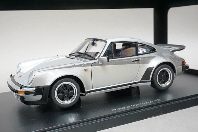 AUTOart 1/18 ポルシェ911 3.0 Turbo Silver 1/18 AUTOart Millennium 77971 Porsche 911 930 Turbo - Silver