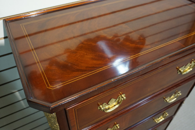 Beautiful Mahogany chest of 4 drawers Dresser with Brass Hardware