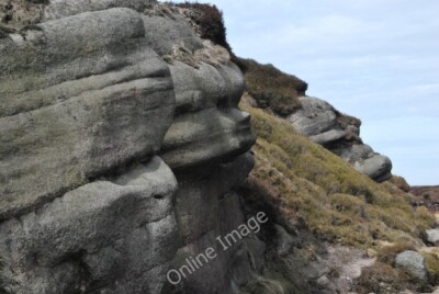 Photo 6x4 The faces on Kinder Farlands Booth On one side of Kinder Gates, c2010