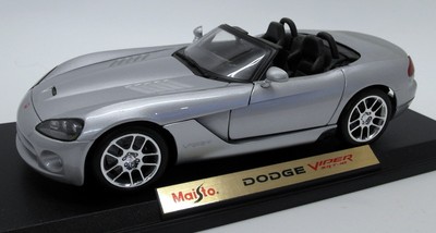 Maisto 1/18 Scale Diecast 31632 2003 Dodge Viper SRT-10 Silver Model Car
